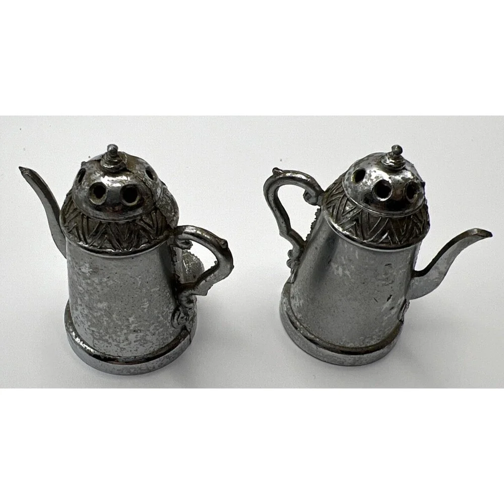 Miles City Montana Salt and Pepper Souvenir Set With Tray